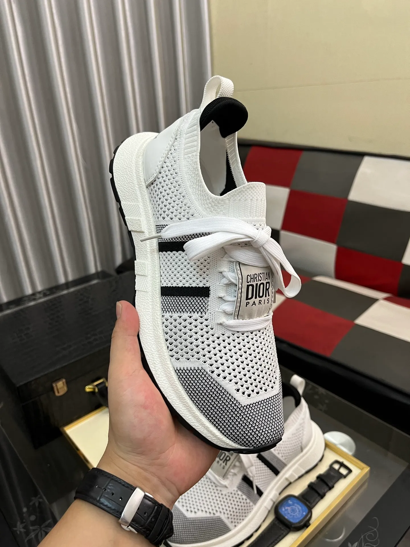 Men's men's shoes 💰400⌚️⌚️Dior unique modern style sneakers. 🏃Casual LeFou original leather😍😍 Yangli (refuses to discolor and rub feet) soles: Original soles specially provided by the original factory, super cool😍 Lace-up to bring wind when walking👍Style design ⚠️Super comfortable and wear-resistant original soles. Code number: 38-443️⃣Colors available